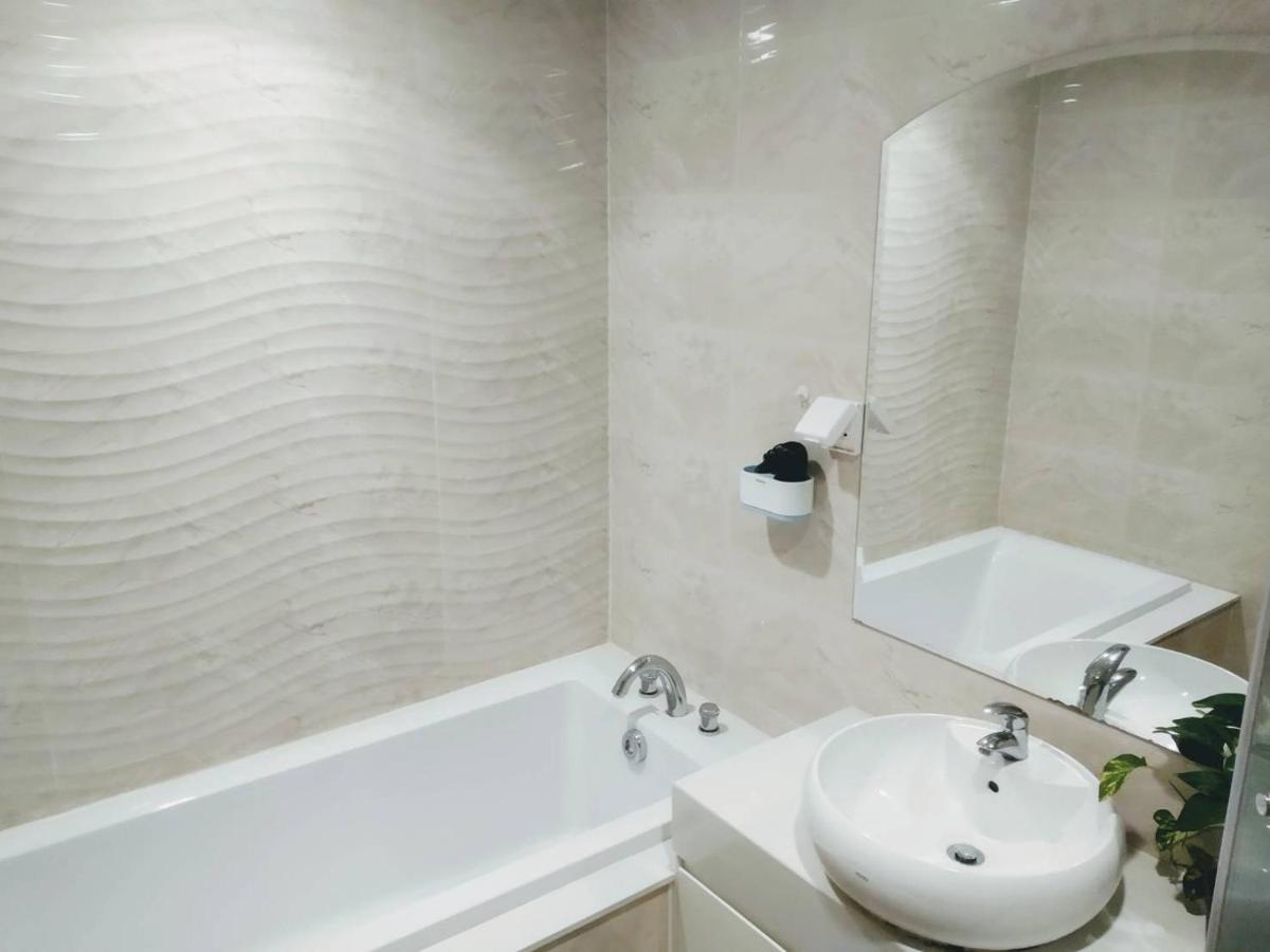 Vinhomes Time City And Parkhill Premium Apartment Hanoi Esterno foto